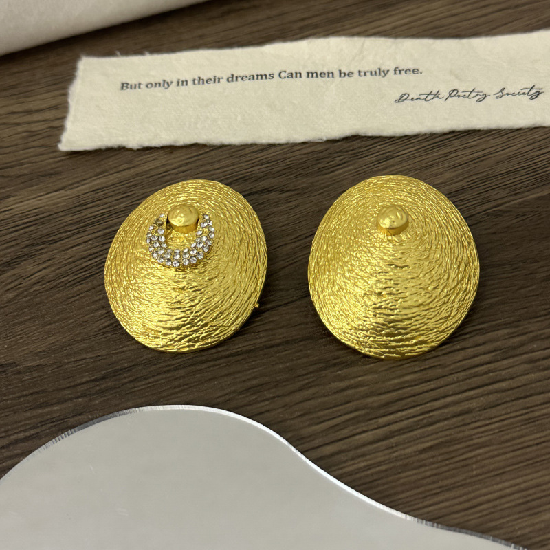 Exaggerated Vintage Metal Plat - Vintage Collectible Show review and price