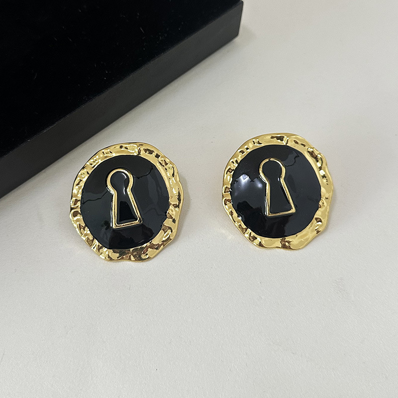 Exaggerated Black Enameled All - Vintage Collectible Show review and price